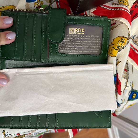 NWT Patricia Nash Green Leather Bifold Wallet - Picture 7 of 10